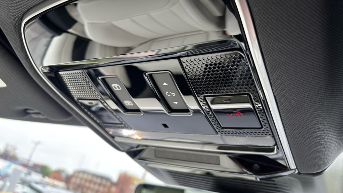 Land Rover Range Rover 3.0 D300 Edition 4dr Auto Diesel Estate - Image 37